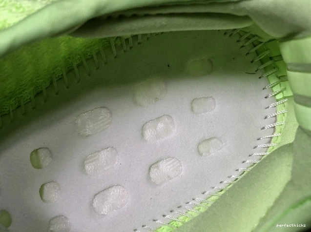 Yeezy the 350 Adidas Glow Dark V2 in EG5293 Boost 0727